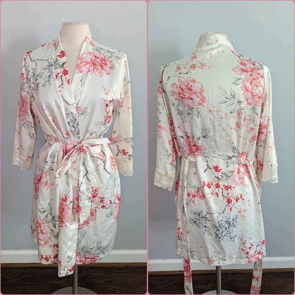 Floral Women's Robe - Pink and White Lace Trim Small / Medium